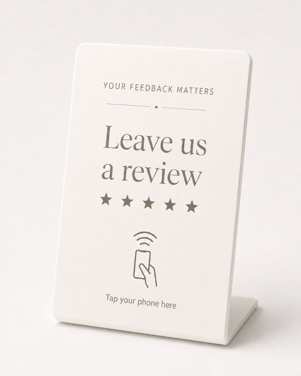 Renomea review card with an NFC chip and a built-in stand