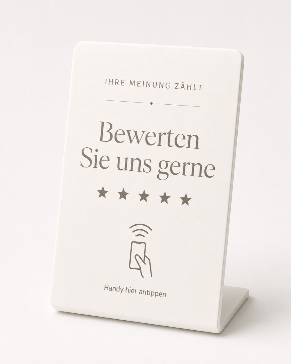 Renomea Google-Bewertungskarte mit NFC-Chip im Holzaufsteller